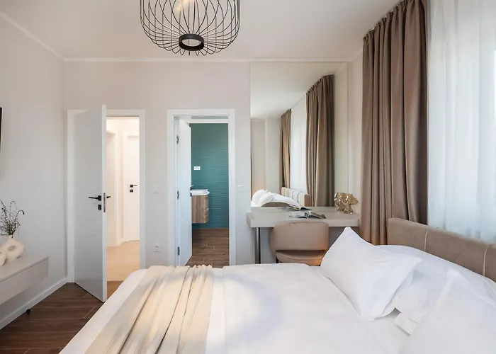 Bianca Vila Brodarica (Sibenik-Knin)